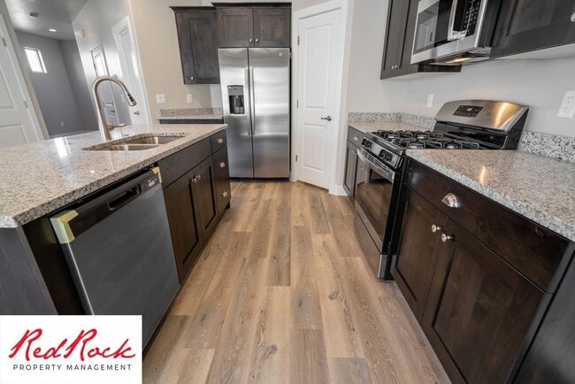 Building Photo - Spacious Townhome in Hurricane Heights