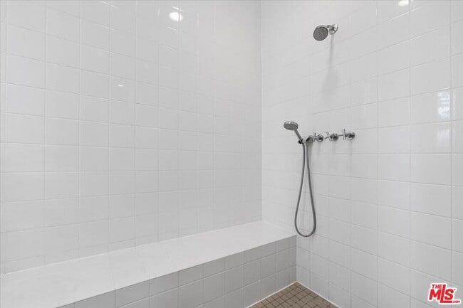 Building Photo - 211 S Valley St