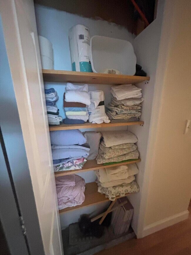 Building Photo - 596 Saxony M