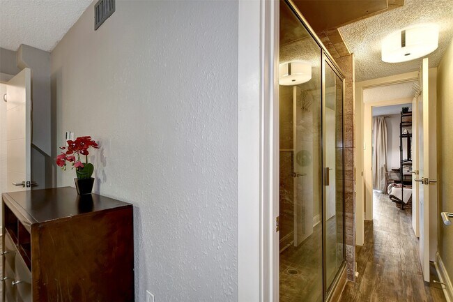 Building Photo - 12900 Walden Rd