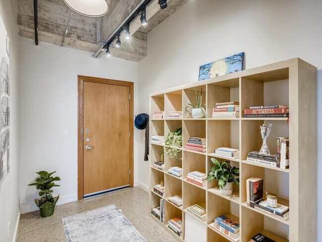 Building Photo - 710 Colorado St