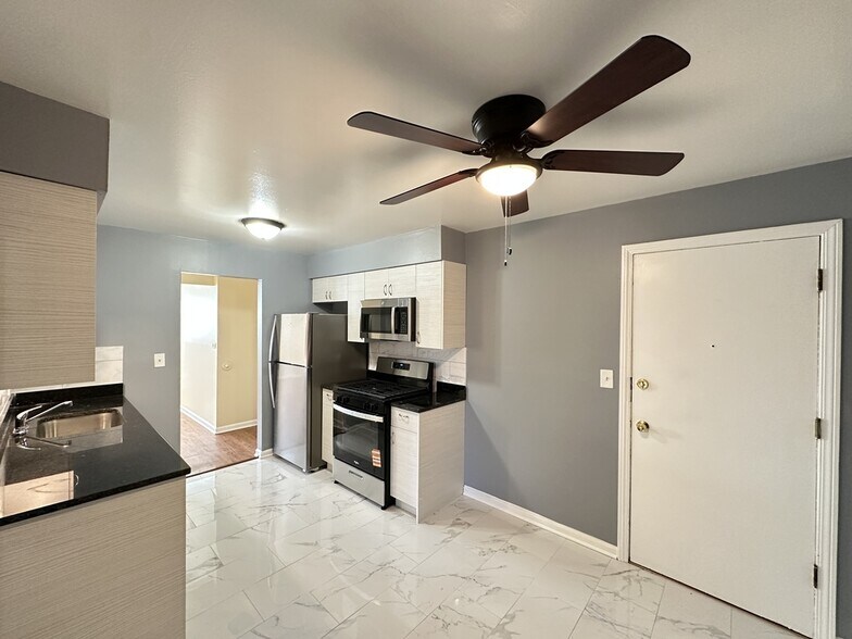 Building Photo - 620 Lincoln Ave