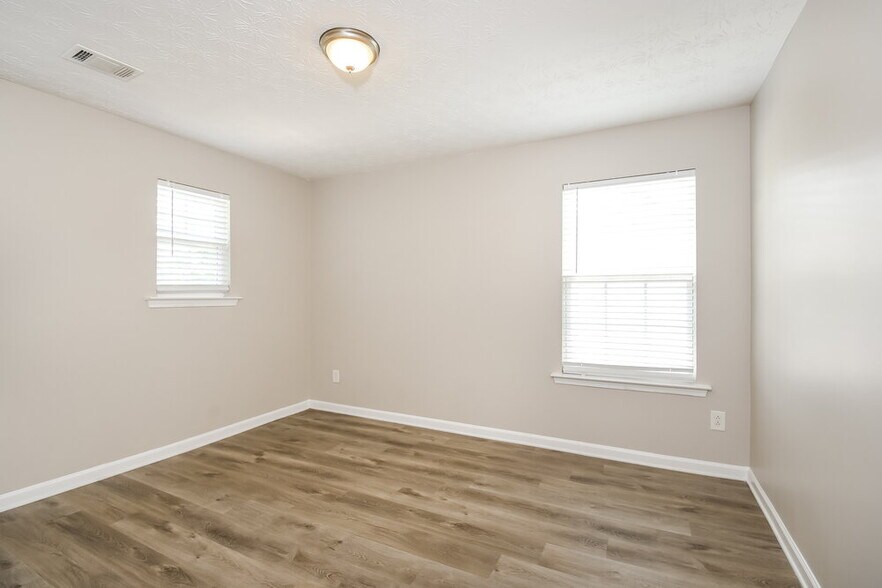 Building Photo - 2110 Valley Creek Dr