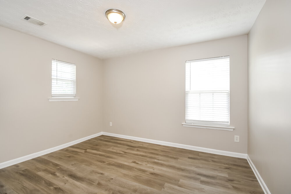 Building Photo - 2110 Valley Creek Dr
