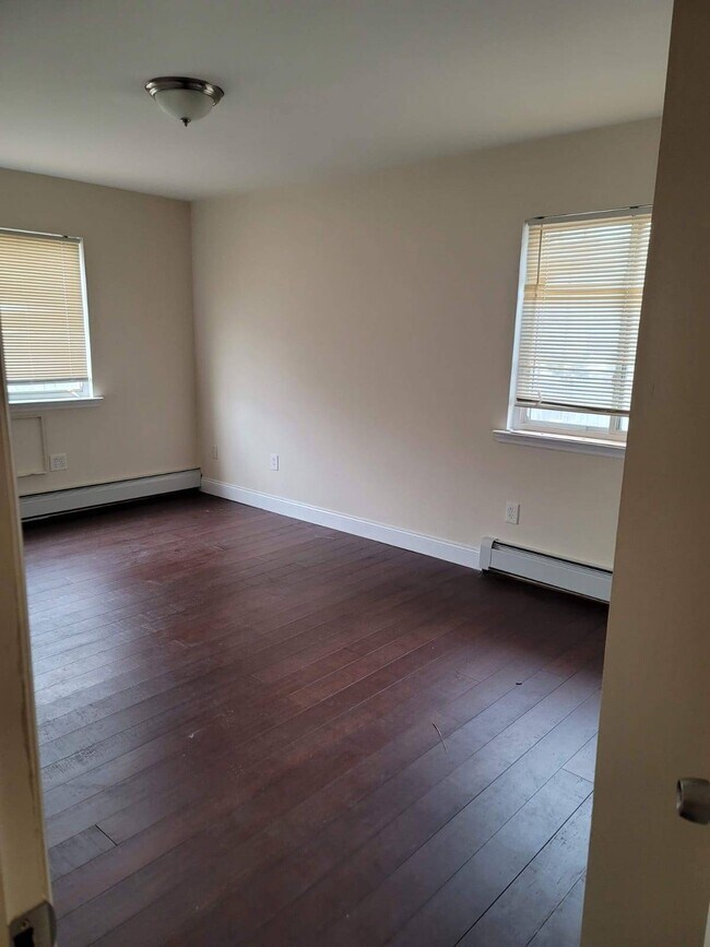 Building Photo - 661 Nasby Pl