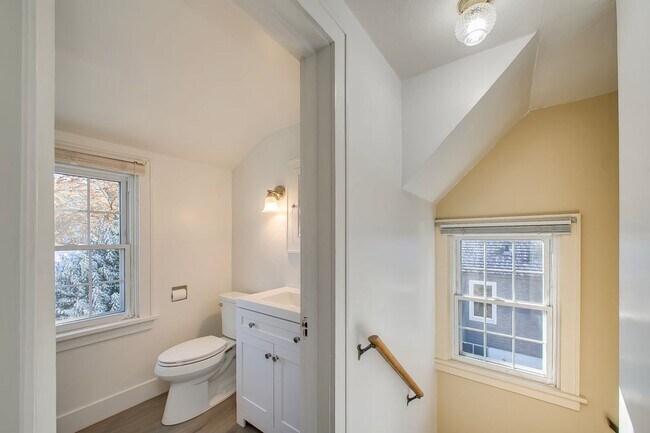 Building Photo - Charming 3-Bedroom Home with Spacious Base...