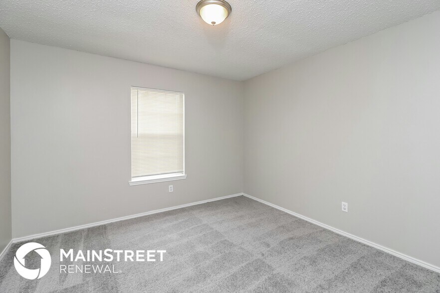 Building Photo - 305 Arbor Glen Dr