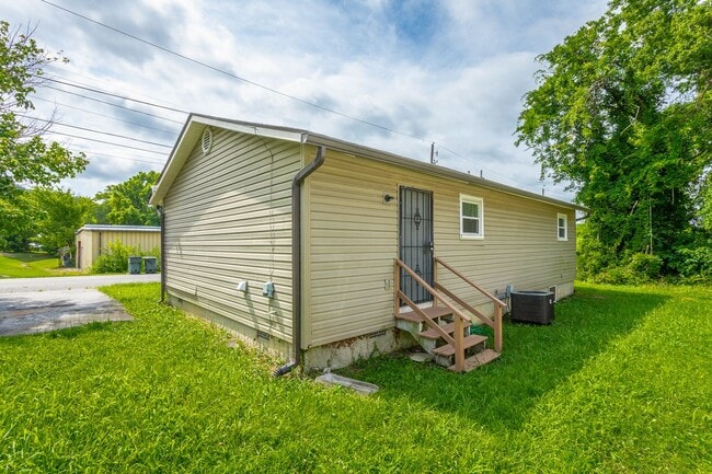 Building Photo - Charming home now available for rent in Ch...