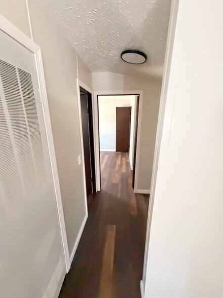 Building Photo - 11 Deerwood Park