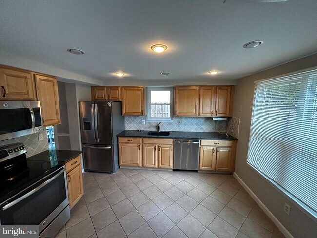 Building Photo - 1700 Sadlers Wells Dr