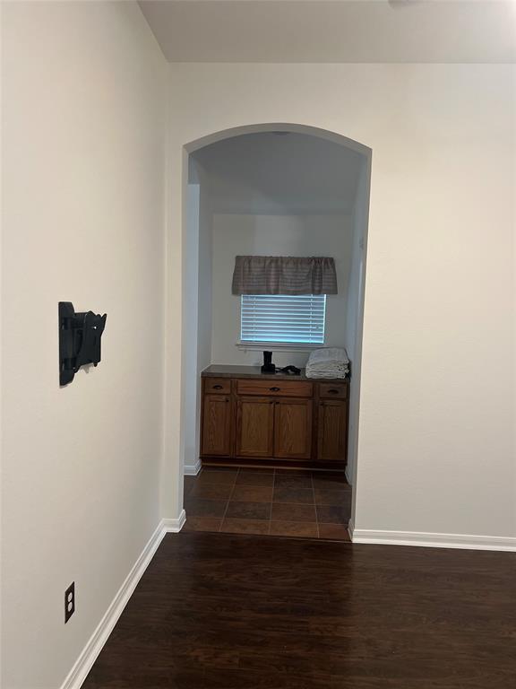 Building Photo - 600 Spanish Oak Terrace