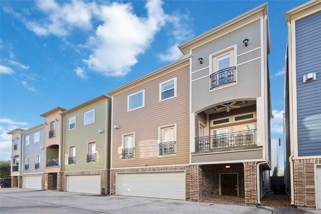 Building Photo - 609 Rutland St