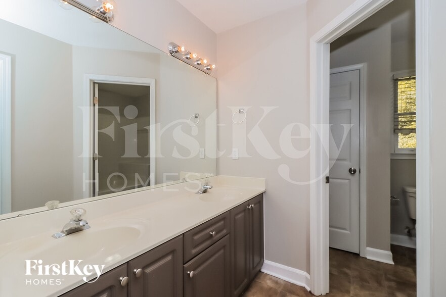 Building Photo - 9423 Holly Bend Ln