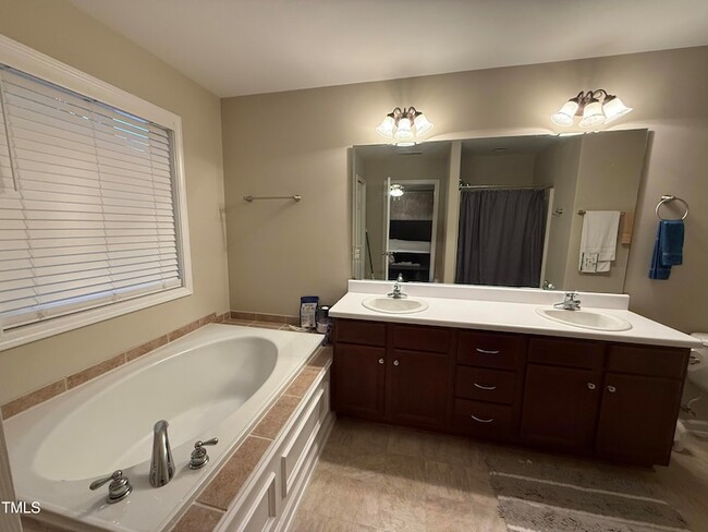Building Photo - 340 Bayleigh Ct