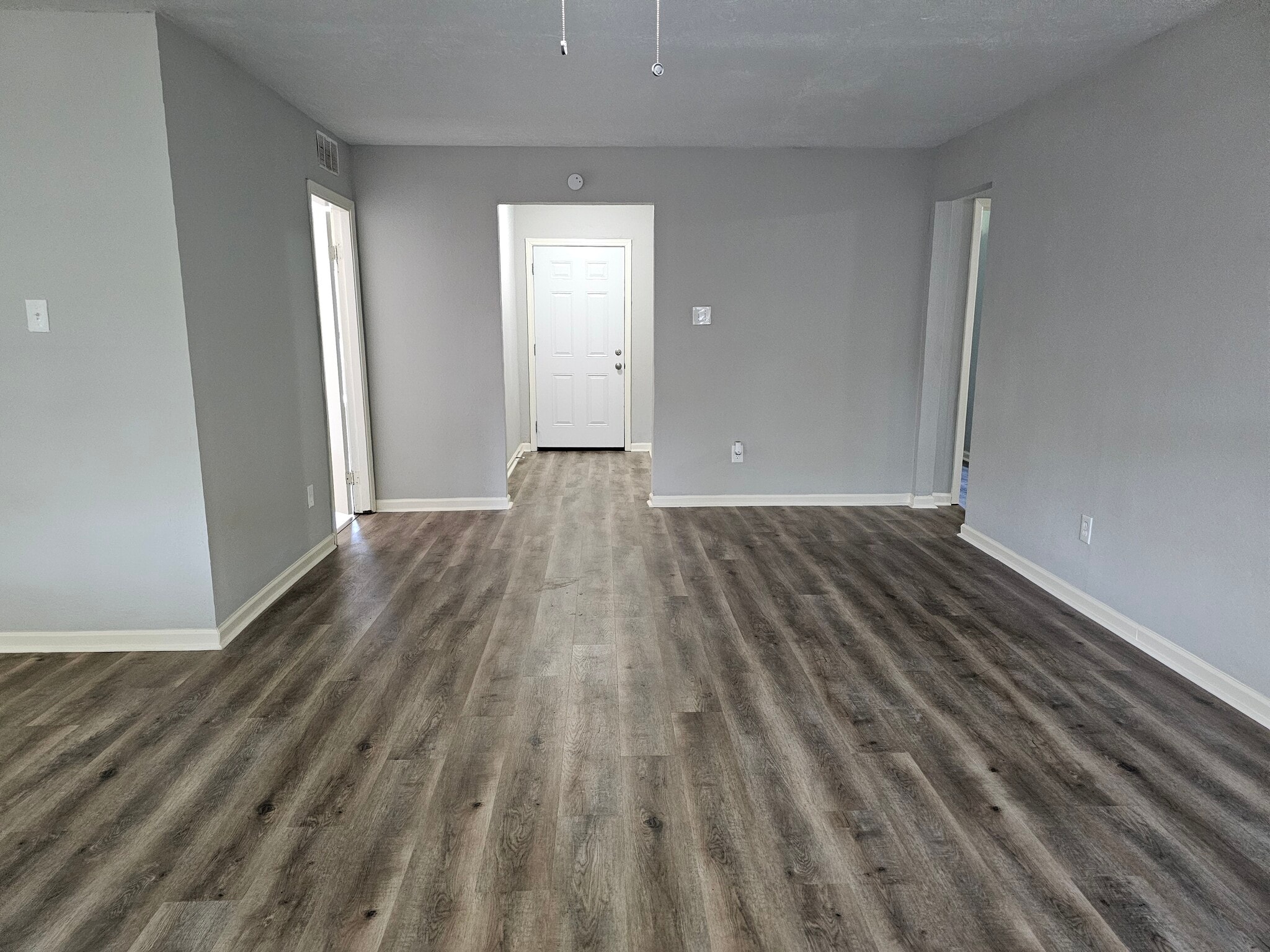 Living room - 9806 Thrush St