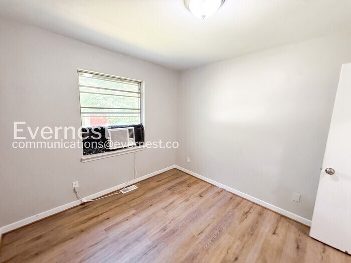 Building Photo - 1645 18th Way SW