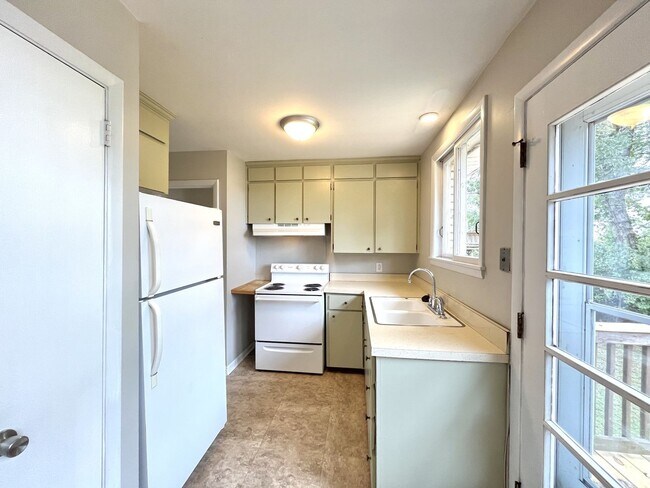 Building Photo - COMING SOON! Nashville! View the river from your back deck!