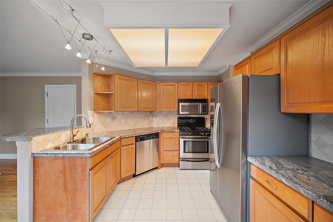 Building Photo - 1169 Beacon Hill Way