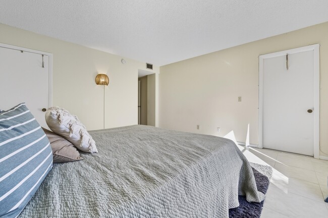 Building Photo - 890 N Federal Hwy