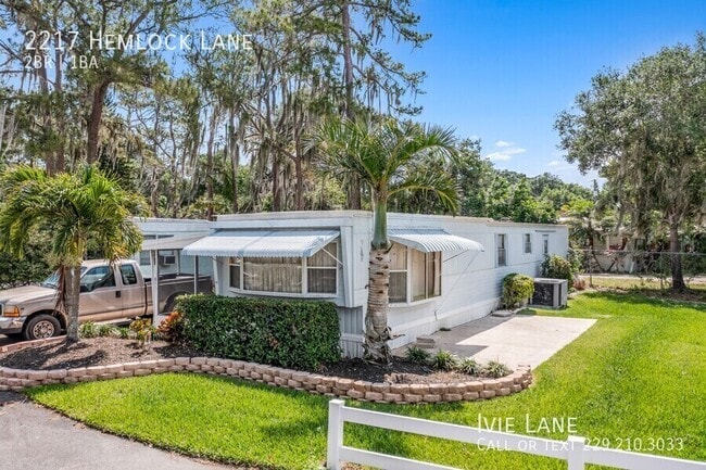 Building Photo - 2217 Hemlock Ln