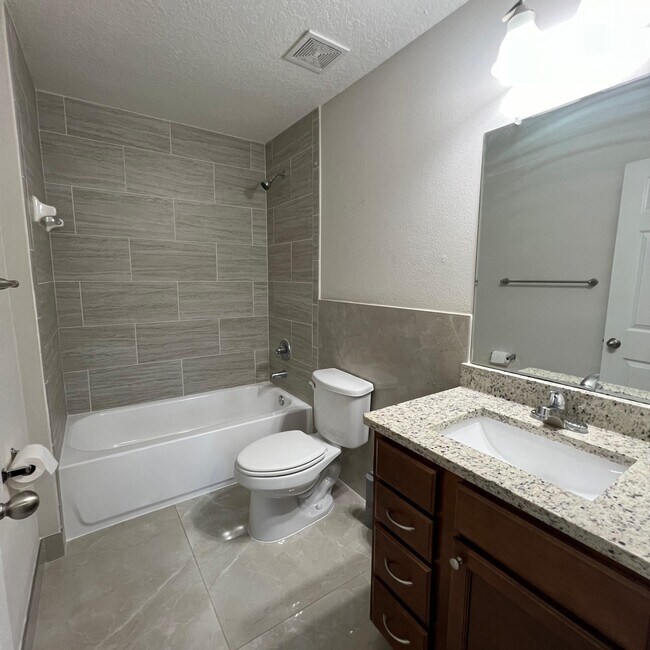 Full Bath - 4252 Adirolf Rd