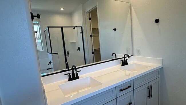 Building Photo - Beautiful Vistancia Home