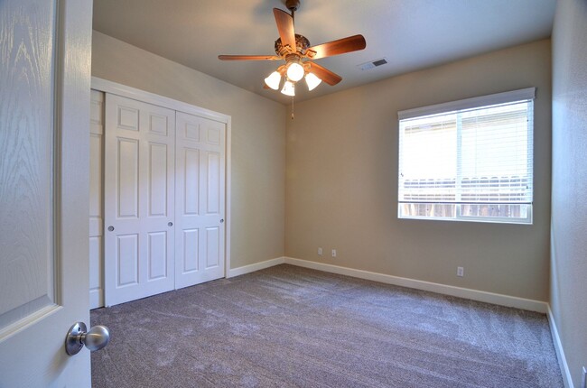 Building Photo - Immaculate Home off of Shepherd & Locan