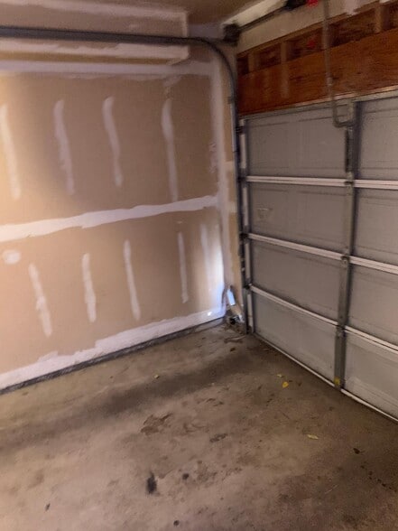 Garage - 2232 Golden Gate Grv