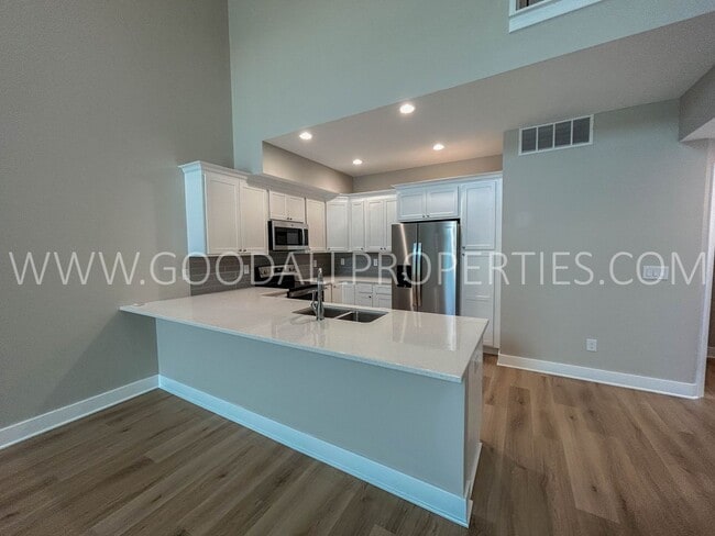 Building Photo - 4 Bedroom 2.5 Bath Townhome in Adel with attached 2-car garage.
