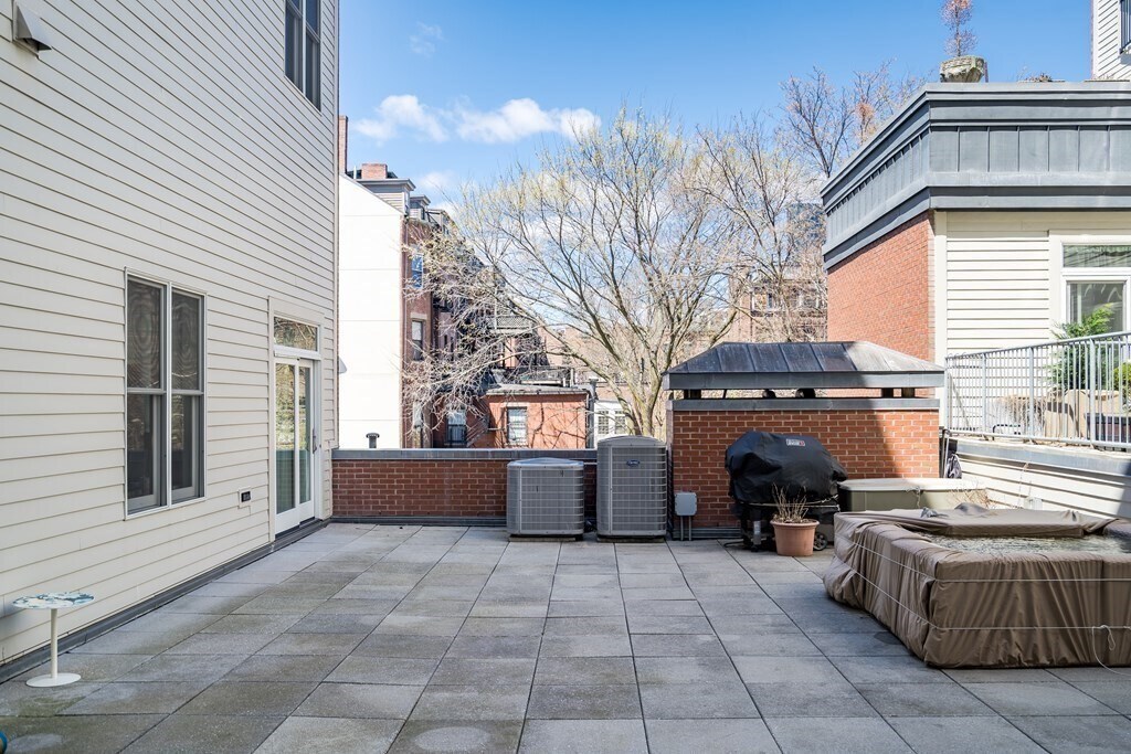 Building Photo - 1721 Washington St