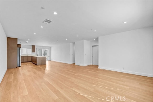 Building Photo - 18225 Chatsworth St