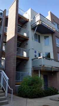 Building Photo - 1B/1B at the Landmark Lofts!