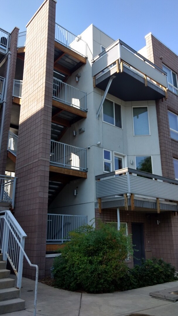 Primary Photo - 1B/1B at the Landmark Lofts!