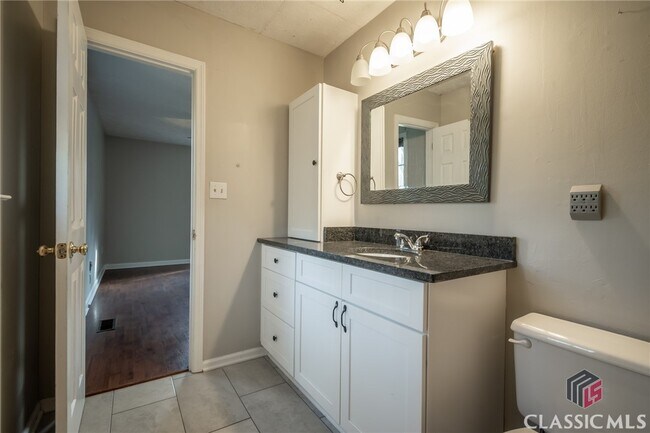 Building Photo - 275 Brookstone Dr