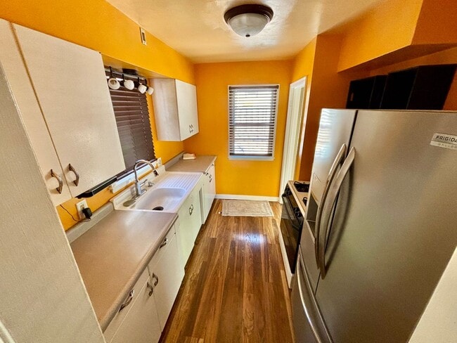 Building Photo - 3 Bedroom House in Morningside