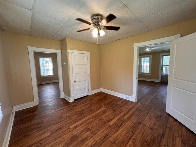 Building Photo - Charming Prospect Cottage with Spacious Yard