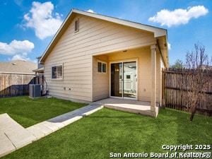 Building Photo - 9007 Oakwood Garden