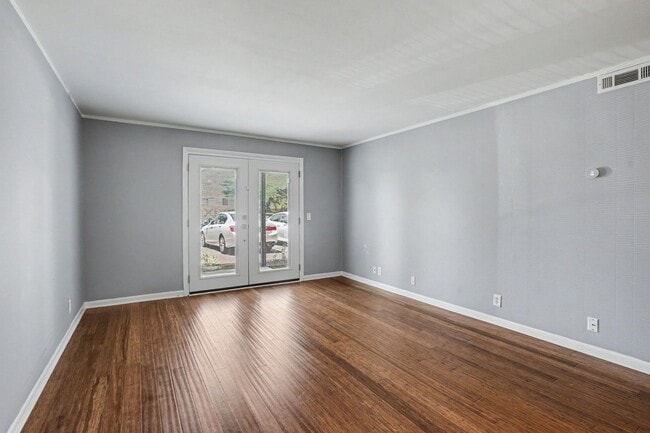 Building Photo - 555 N Dupont Ave