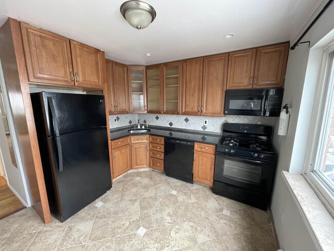 Building Photo - 1464A 68th St