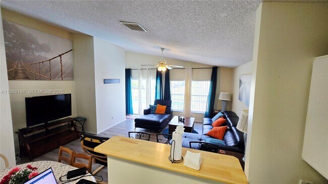 Building Photo - 550 Castlemain Cir