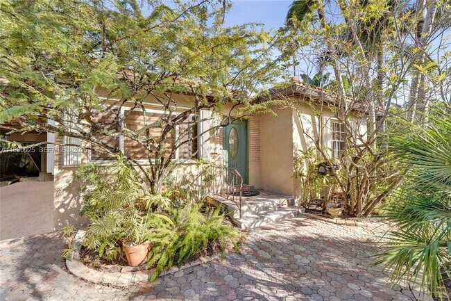 Building Photo - 2611 Roosevelt St