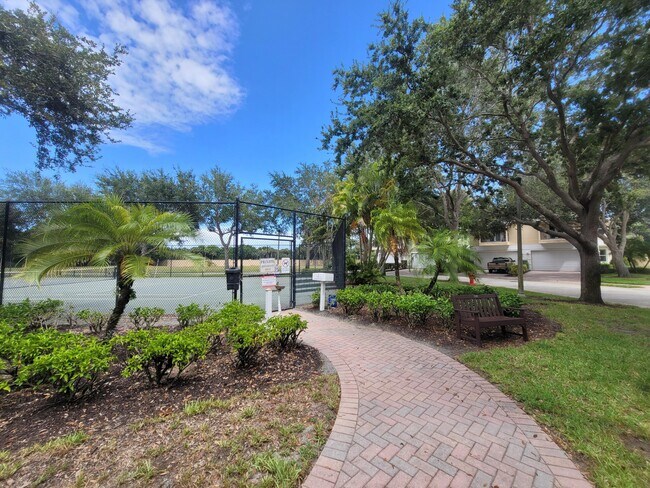 Building Photo - 1825 Bridgepointe Cir