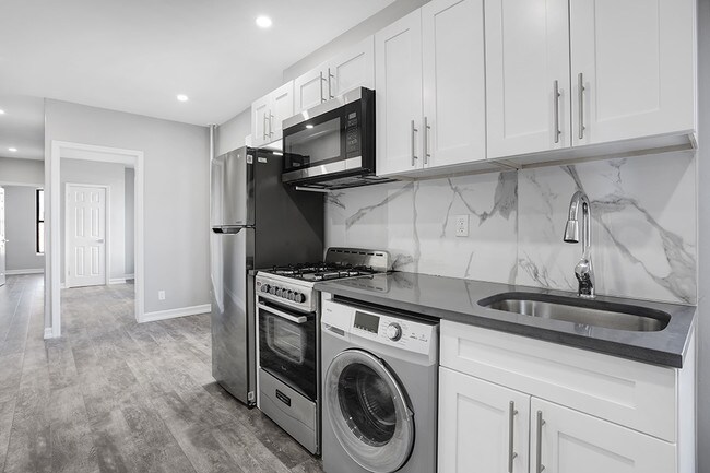 Building Photo - 2371 2nd Ave