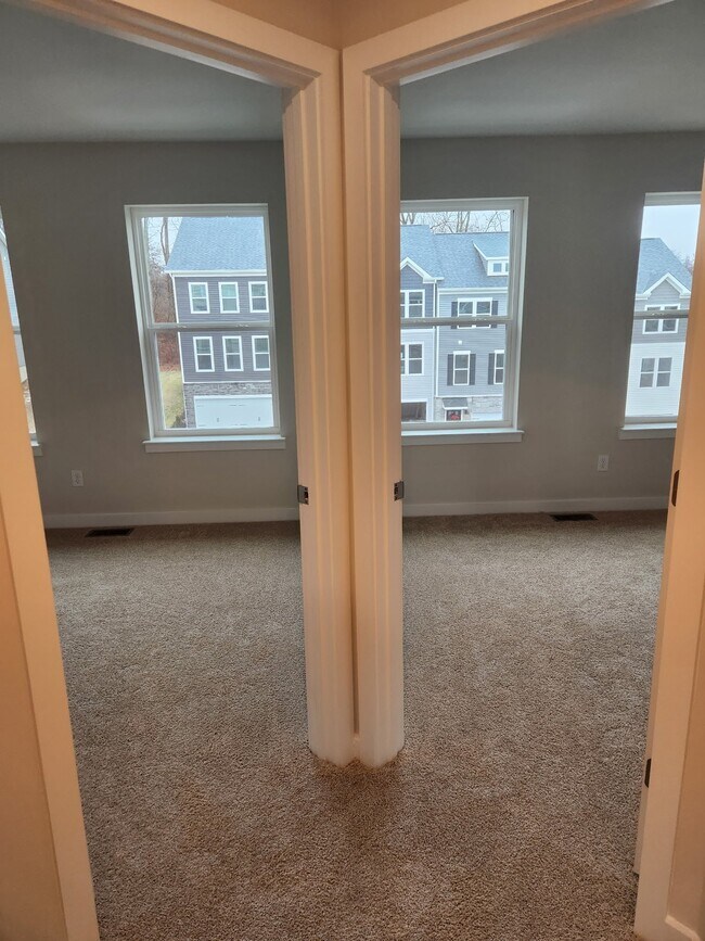 Building Photo - 693 Olivia St