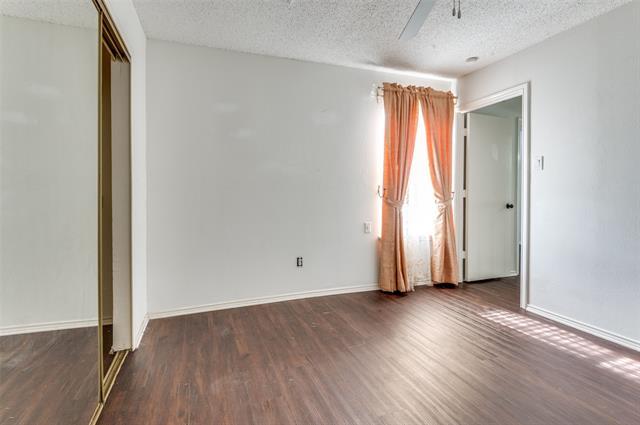Building Photo - 1410 Meadowood Village Dr