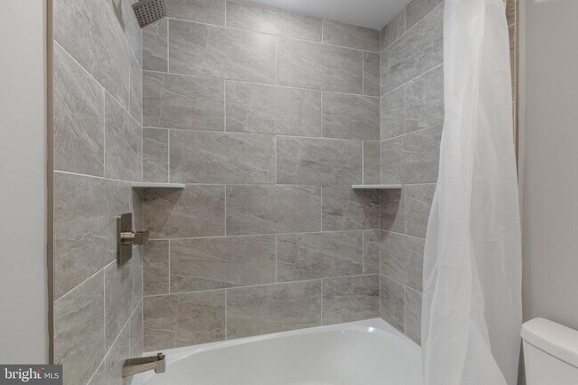 Building Photo - 2344 W Seybert St