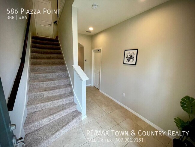 Building Photo - 586 Piazza Point