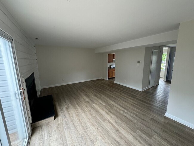 Building Photo - 3446 Bruin Dr