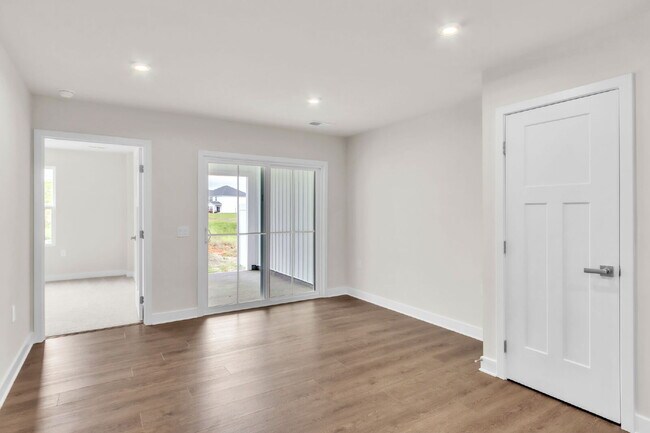 Building Photo - Modern New, Never Lived-in 3BR/2.5BA Townh...