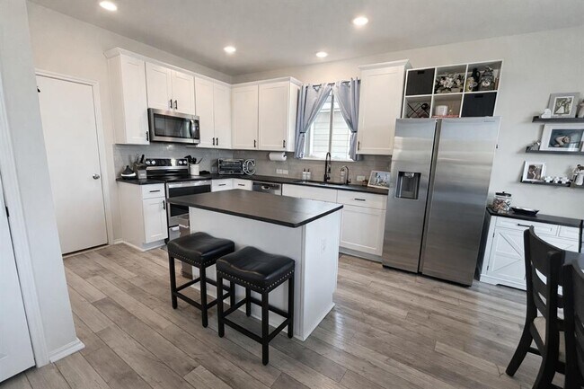 Building Photo - 104 Hellfighters Wy